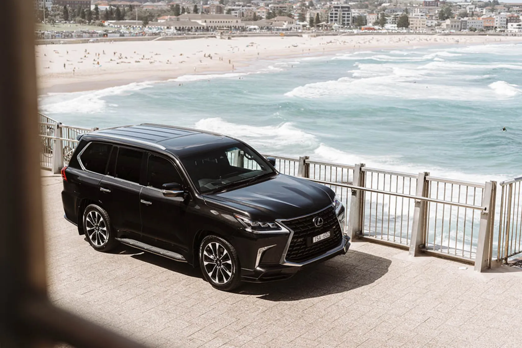 خرید و فروش قسطی ماشین LX570 در سال 1404